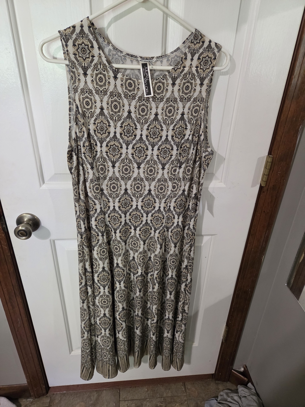 Julian Taylor Cream and Black Sleeveless Patterned Swing Dress